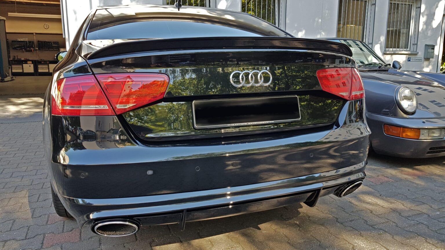 Audi-A8-S8-4H-Diffuser-Kit-Heck-Spoiler-RS6-Endrohre-Tailpipes-HPC-Dynamics-Moshammer-scaled-1.jpg