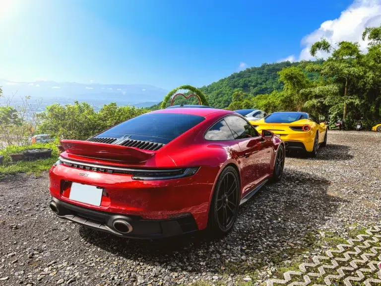 porsche 992 gts ferrari 488